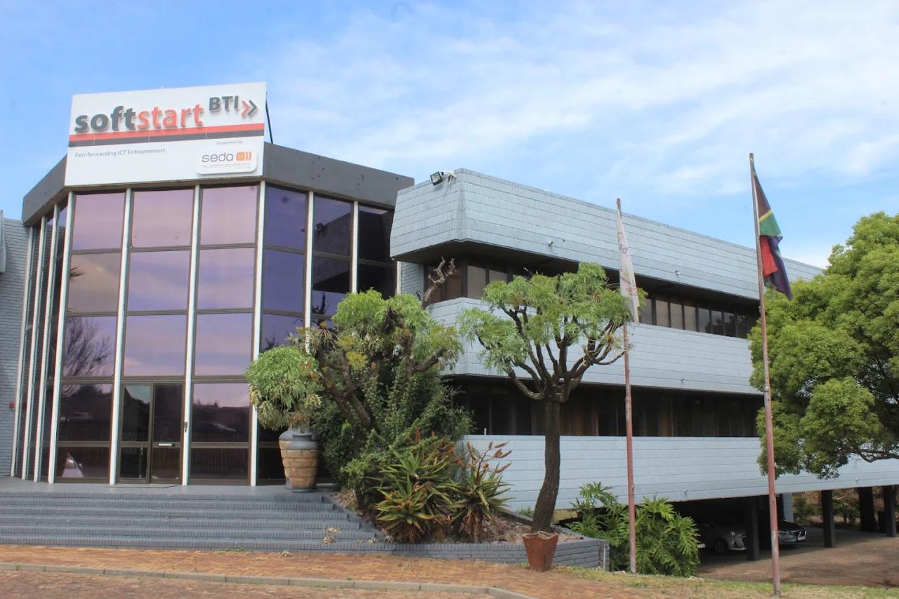 Softstart BTI office background
